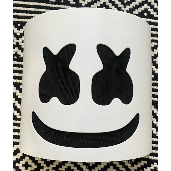 Spirit Halloween DJ Marshmello Costume - Picture 8 of 15